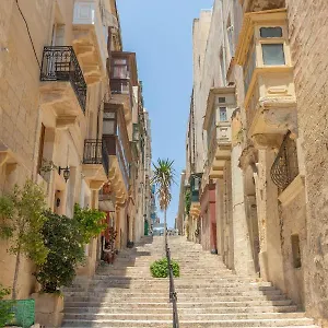 valletta-central-historical-apartments.qawrahotelsmalta.org/